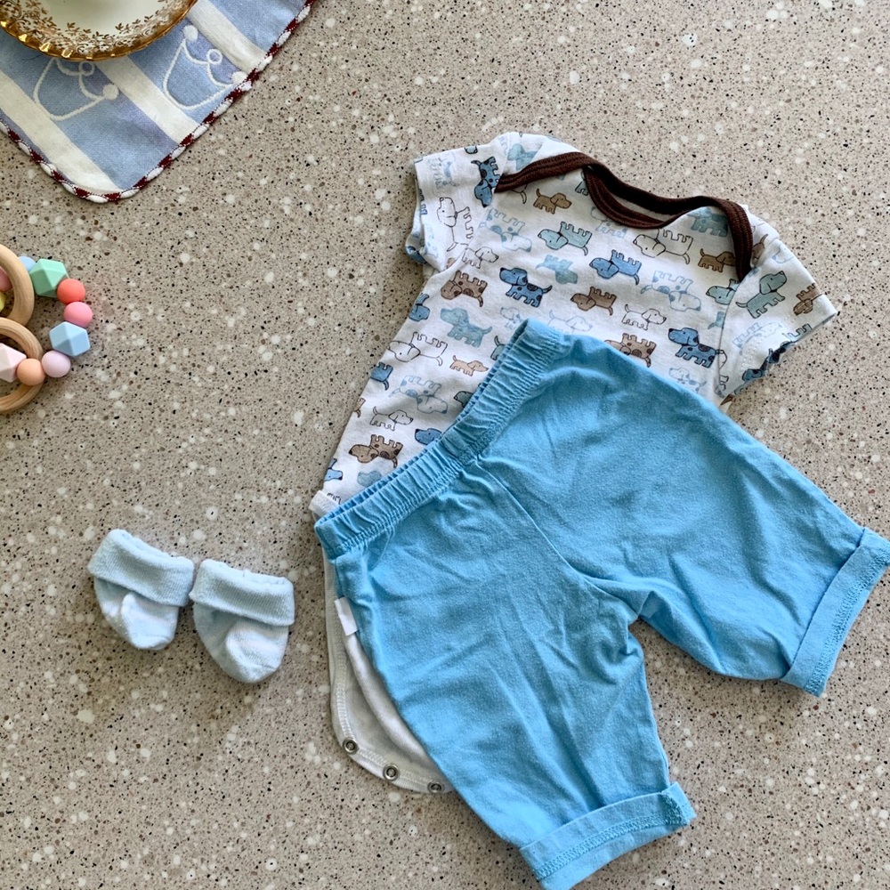 8 pieces 0-3M Onesies, Pants, and Socks in Blues